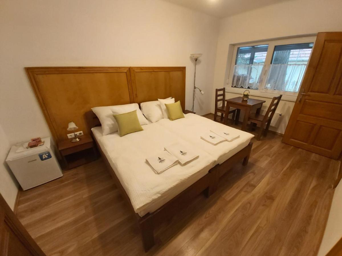 Mamutfenyo Panzio Bed and Breakfast Tata Eksteriør billede