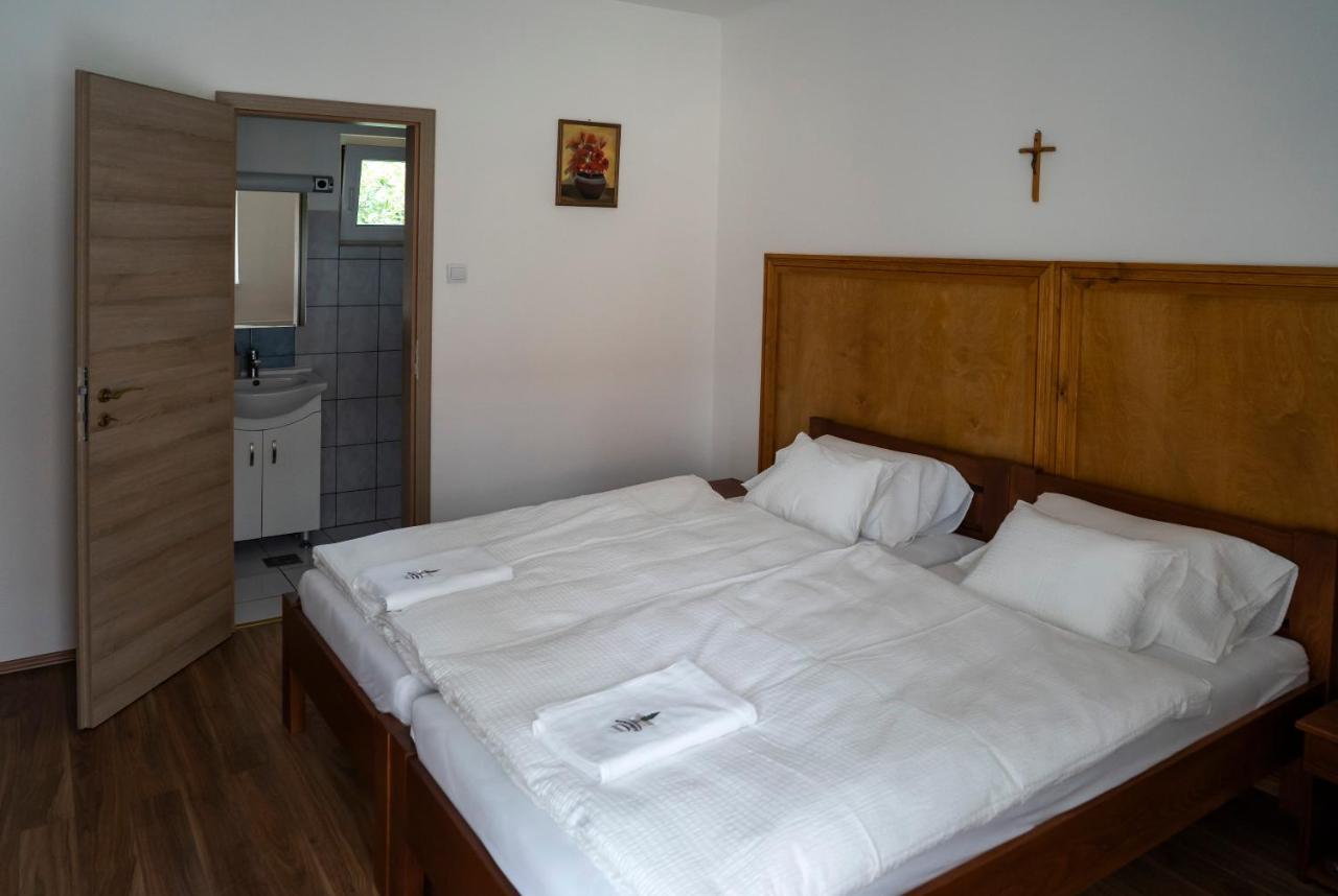 Mamutfenyo Panzio Bed and Breakfast Tata Eksteriør billede