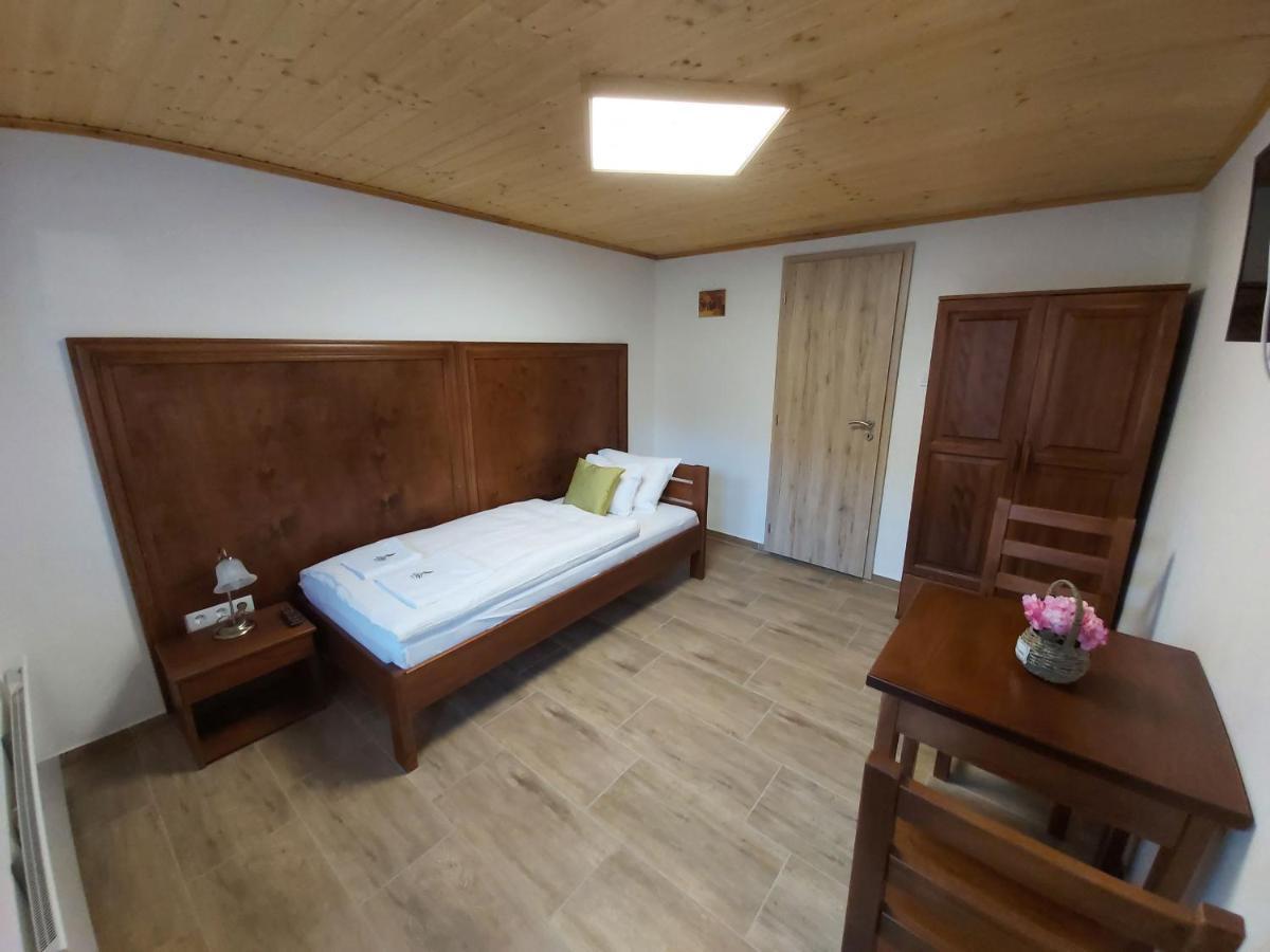 Mamutfenyo Panzio Bed and Breakfast Tata Eksteriør billede