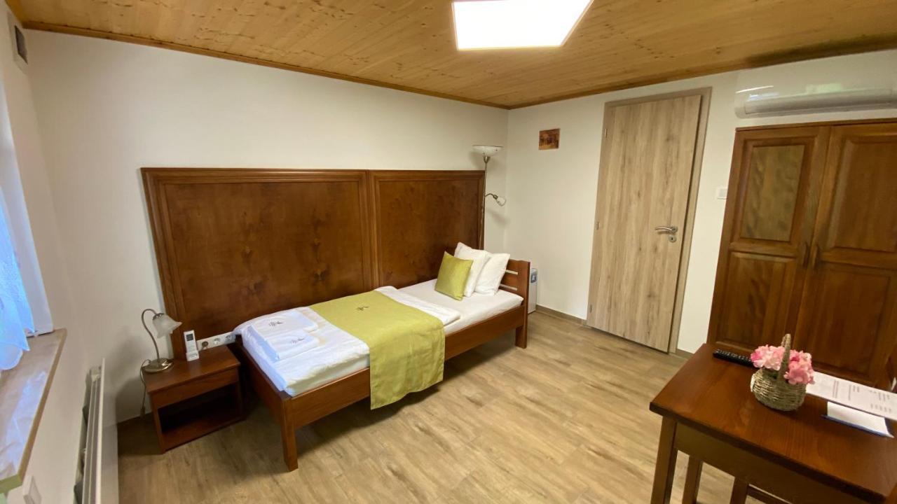 Mamutfenyo Panzio Bed and Breakfast Tata Eksteriør billede