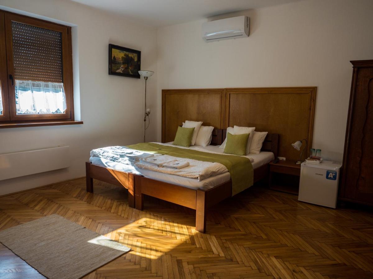 Mamutfenyo Panzio Bed and Breakfast Tata Eksteriør billede