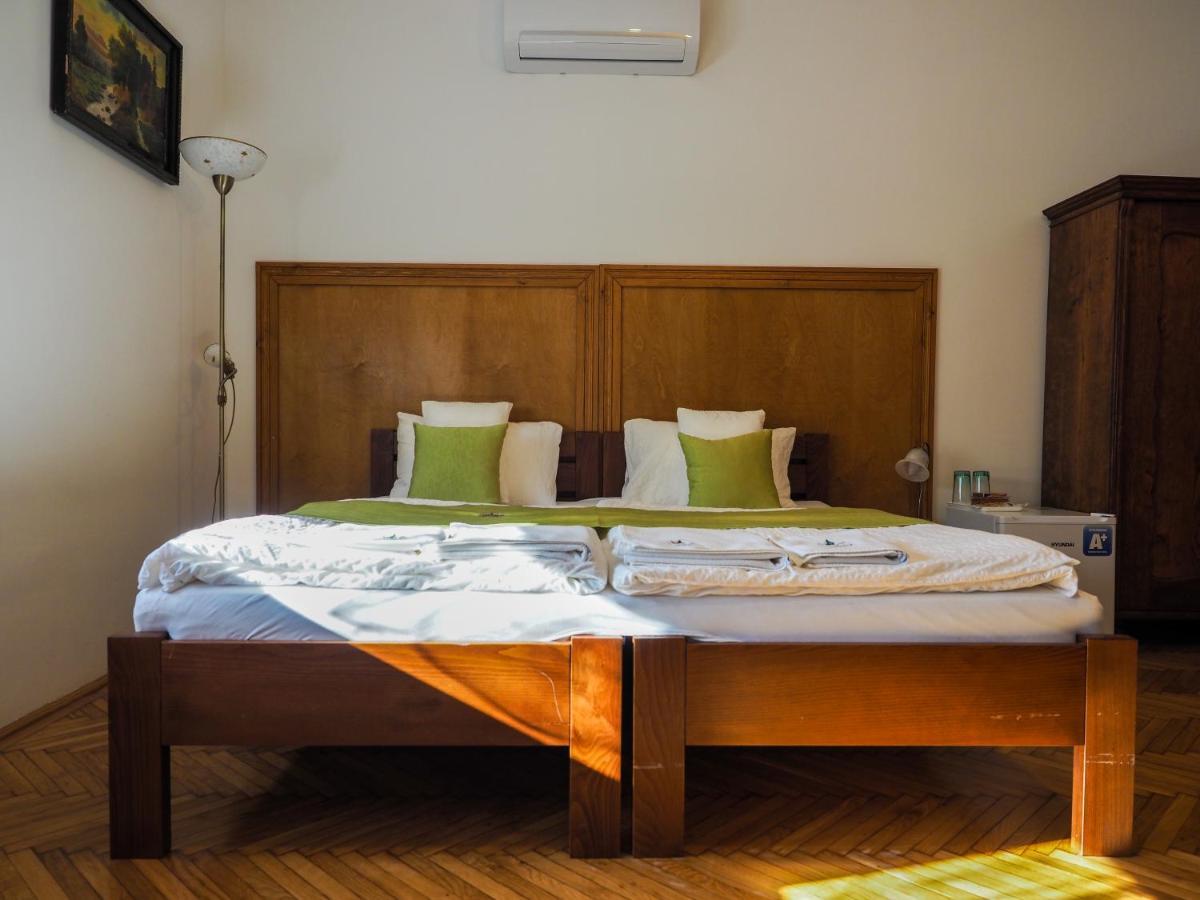 Mamutfenyo Panzio Bed and Breakfast Tata Eksteriør billede