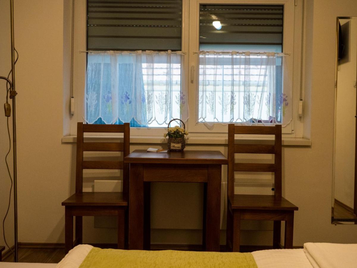 Mamutfenyo Panzio Bed and Breakfast Tata Eksteriør billede