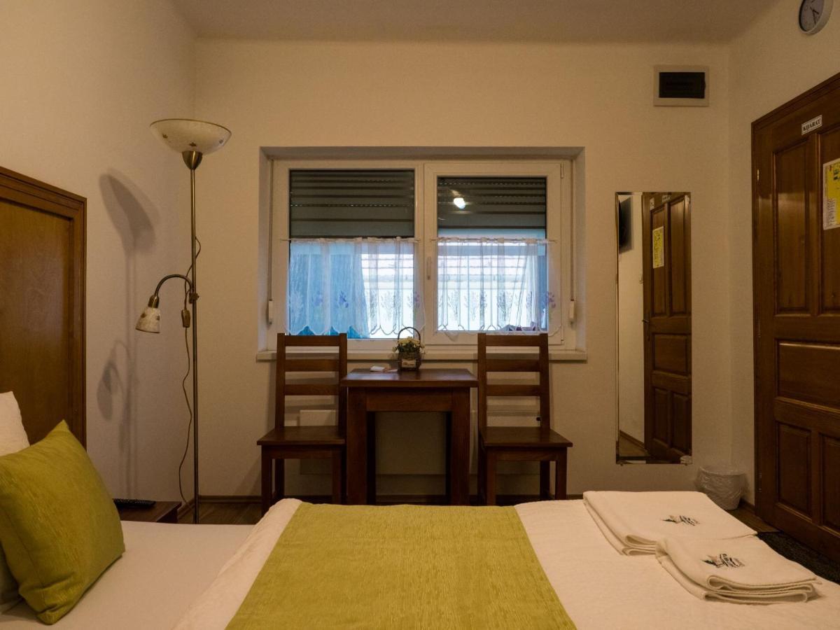 Mamutfenyo Panzio Bed and Breakfast Tata Eksteriør billede